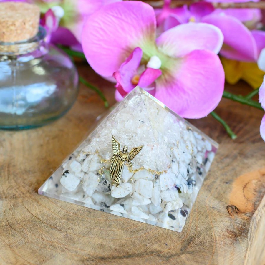Orgonite Piramide Regenboog Maansteen/ Bergkristal | Engel | (70 mm) - Afbeelding 4