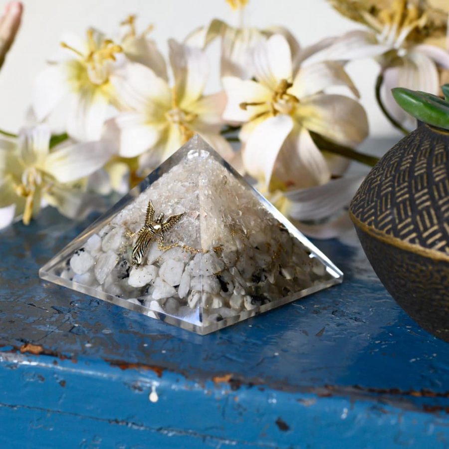 Orgonite Piramide Regenboog Maansteen/ Bergkristal | Engel | (70 mm) - Afbeelding 3