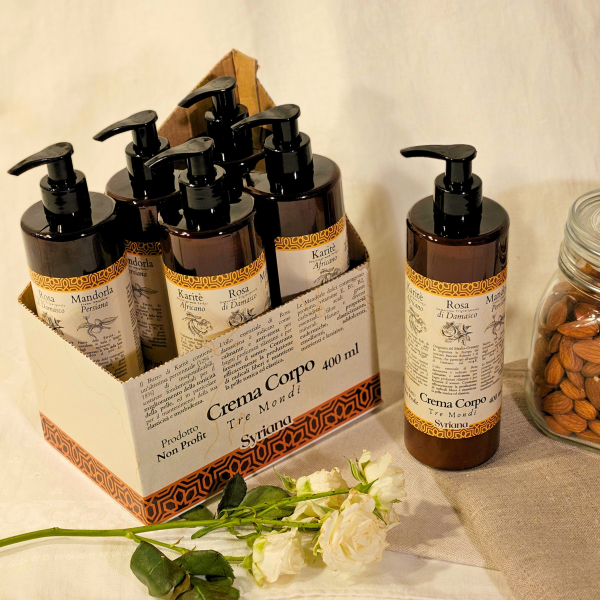 Body Cream "3 worlds" Shea Butter, Almond and Damascus Rose - Afbeelding 2